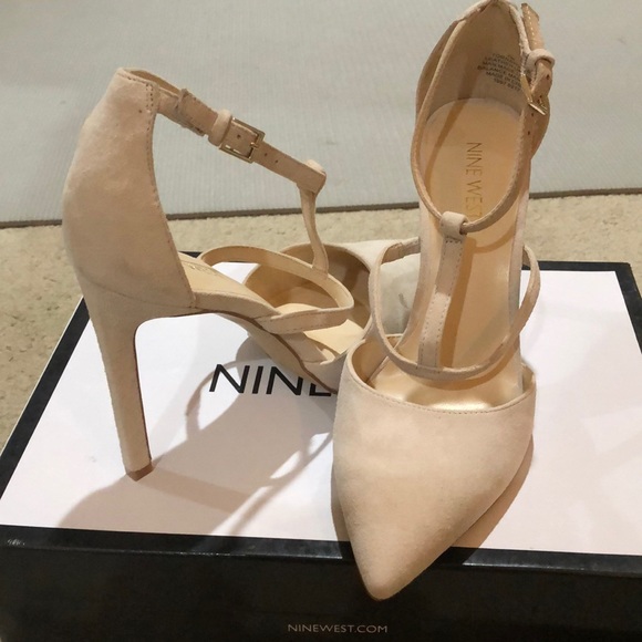 Tornaydo Pointy Toe Pump Cream 
